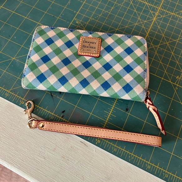 Checkered zip around dooney and bourke wallet - Picture 4 of 4